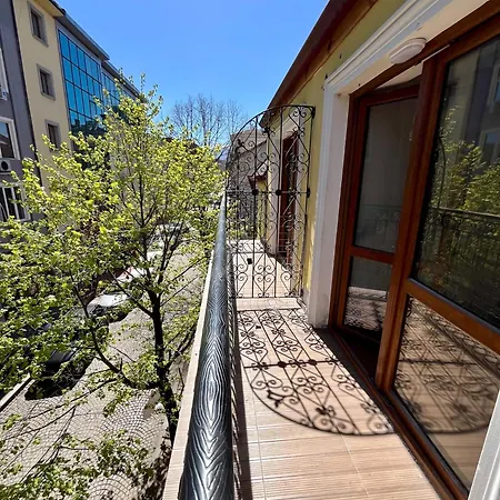 Гостьовий будинок En-suite Rooms: Novа In Center