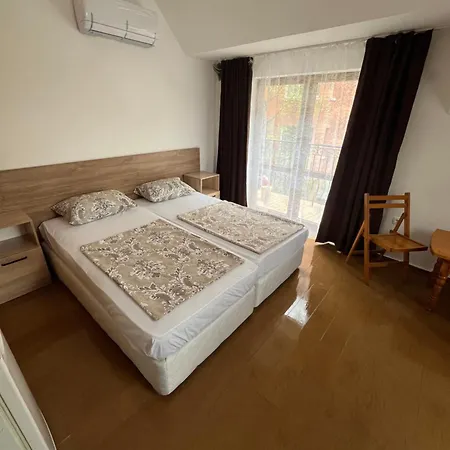 En-suite Rooms: Novа In Center 2*
