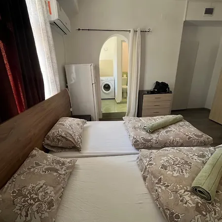 En-suite Rooms: Novа In Center 2*