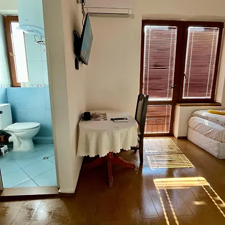 Гостьовий будинок En-suite Rooms: Novа In Center 2*