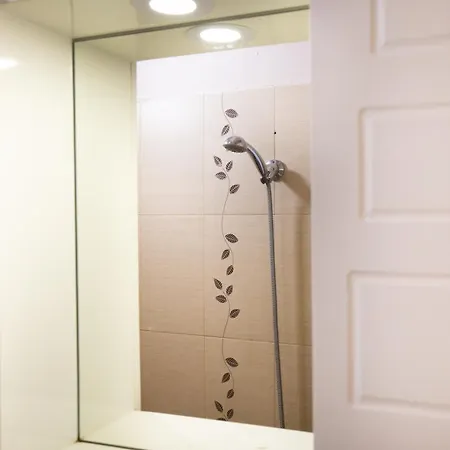 En-suite Rooms: Novа In Center Софія