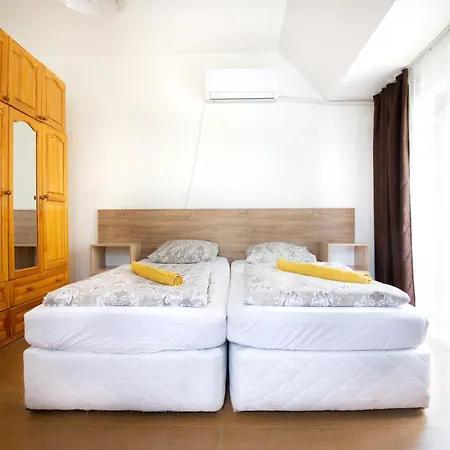 En-suite Rooms: Novа In Center 2*
