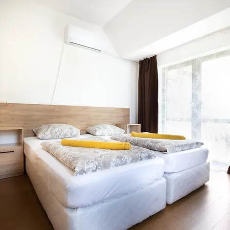 Гостьовий будинок En-suite Rooms: Novа In Center