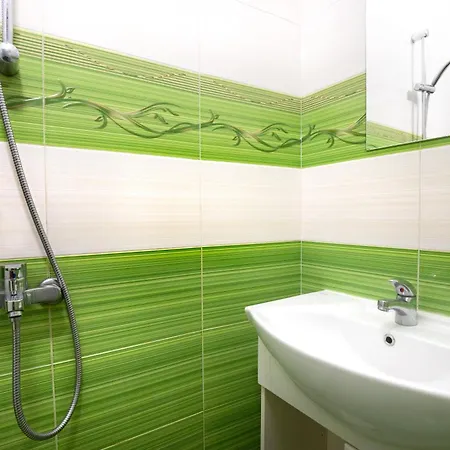 Гостьовий будинок En-suite Rooms: Novа In Center 2*