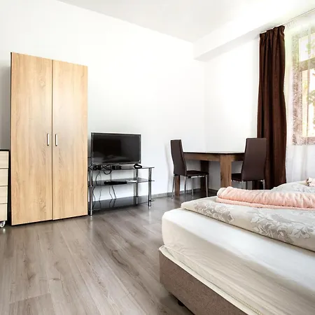 Гостьовий будинок En-suite Rooms: Novа In Center 2*